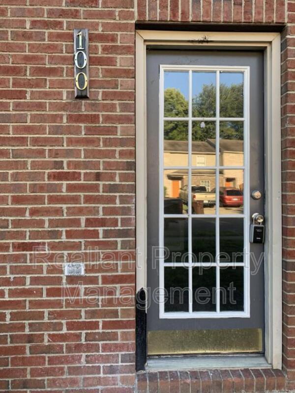 Foto del edificio - 100 Floyd Ct