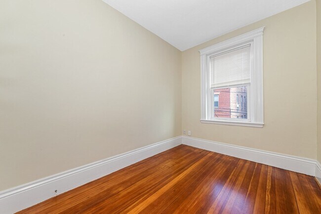 Building Photo - 40 Brackett St
