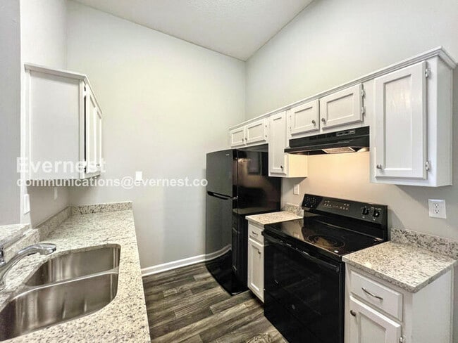 Foto del edificio - 5637 Kaitlyn Dr W