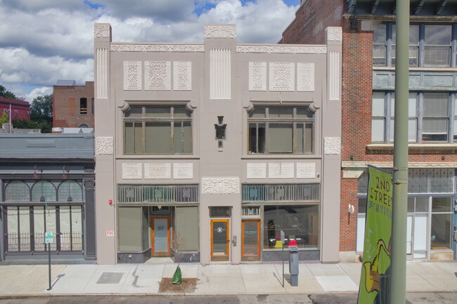 Primary Photo - 210 E Grace St