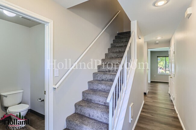 Building Photo - Cozy Single-Family 2 Beds, 2.5 Baths!!! **...