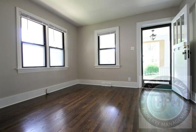 Building Photo - Beautiful 3 Bedroom / 1 Bath Home!