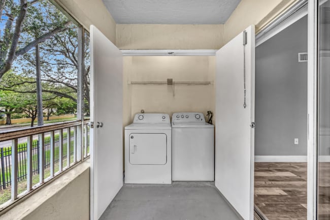 Building Photo - 2890 N Oakland Forest Dr
