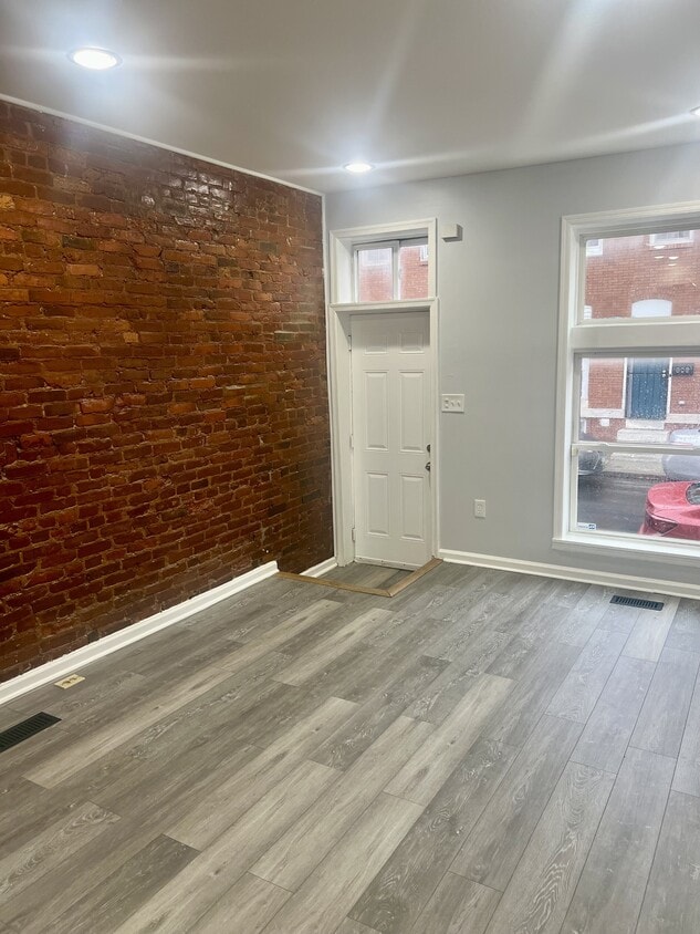 Primary Photo - 808 N Streeper St