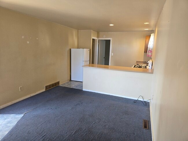 Building Photo - 150 Forest Ave