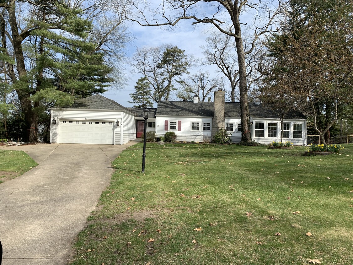 1725 Oak Park Drive on .6 acres - 1725 Oak Park Dr