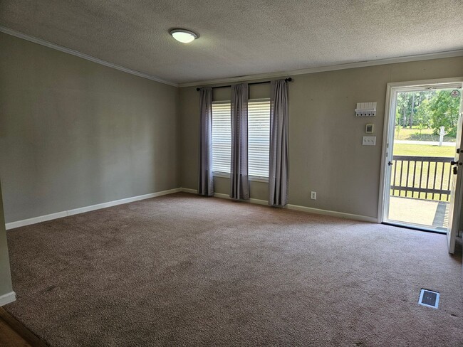 Building Photo - 4 Bedroom/ 2 Bath Modular Home