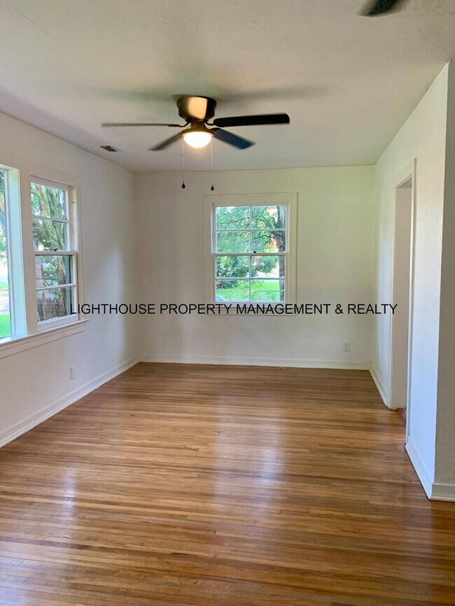 Building Photo - Cozy 2 Bed/2 Bath Home with Detached Garage!