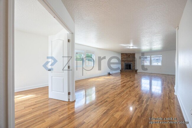 Foto del edificio - 10206 Natalie Ave