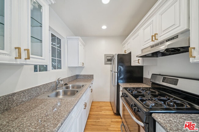Building Photo - 710 Westmount Dr