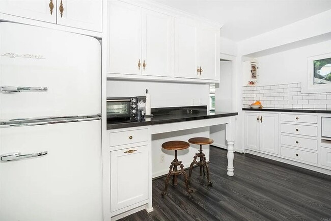 Building Photo - Charming Ocean Beach Rental with Rooftop V...