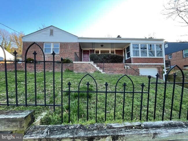 Building Photo - 3236 O St SE