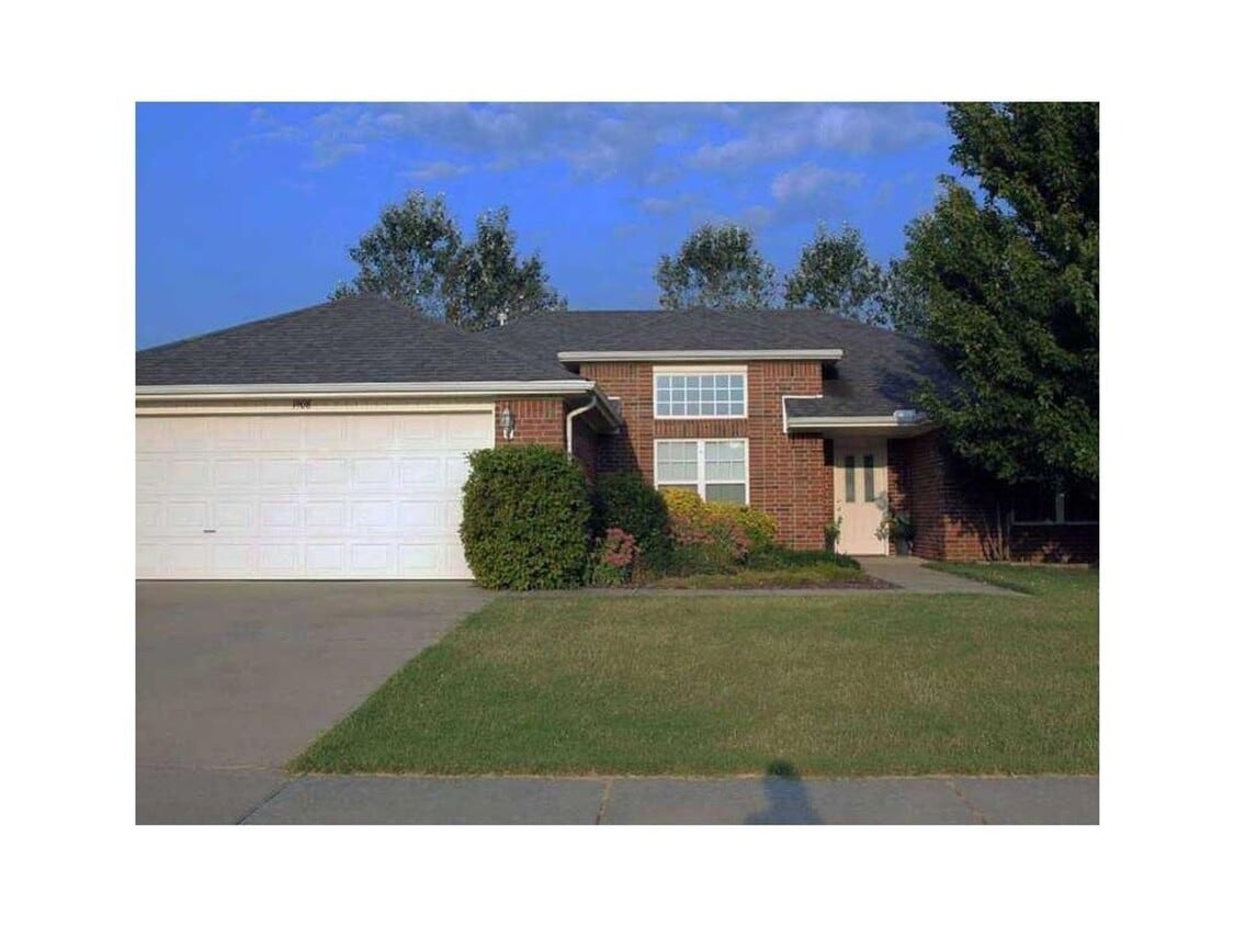 Primary Photo - Great Location! 3 Bedroom 2 Bath