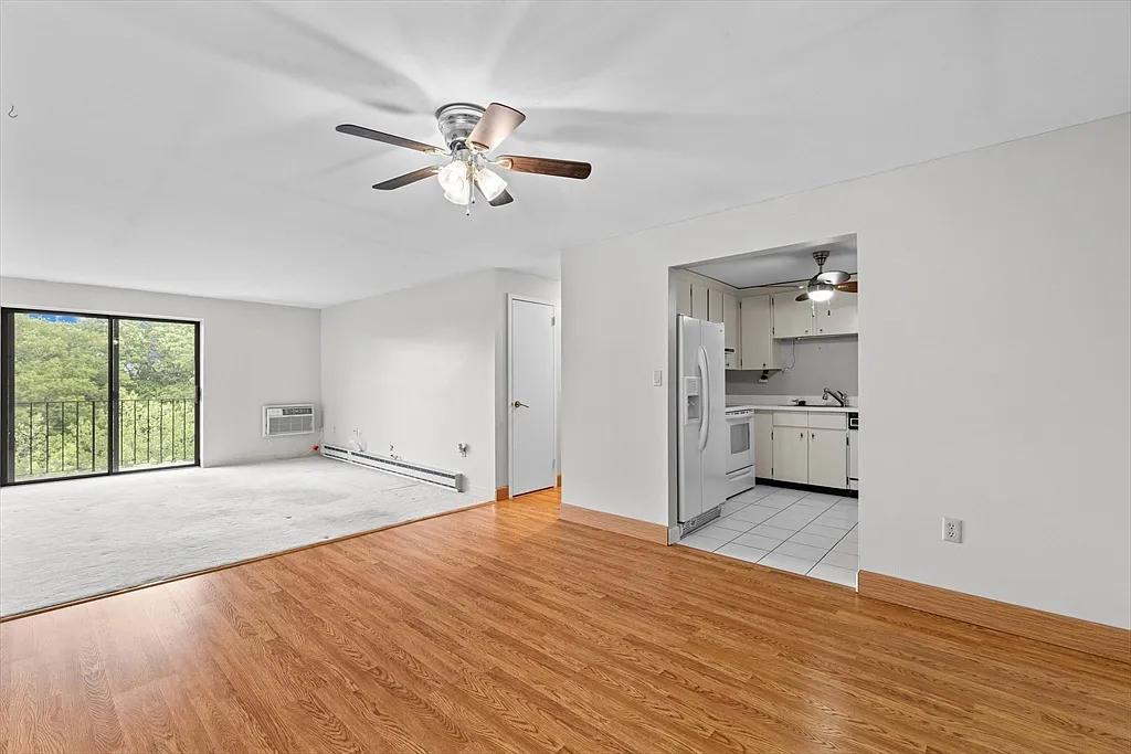 Foto principal - 1321 Worcester Rd