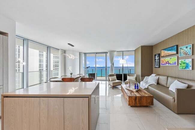 Building Photo - 4011 S Ocean Dr