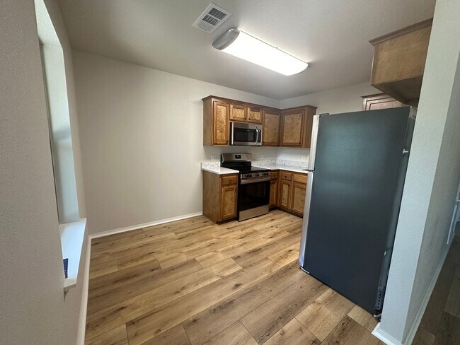 Foto del edificio - 909 N El Paso Ave