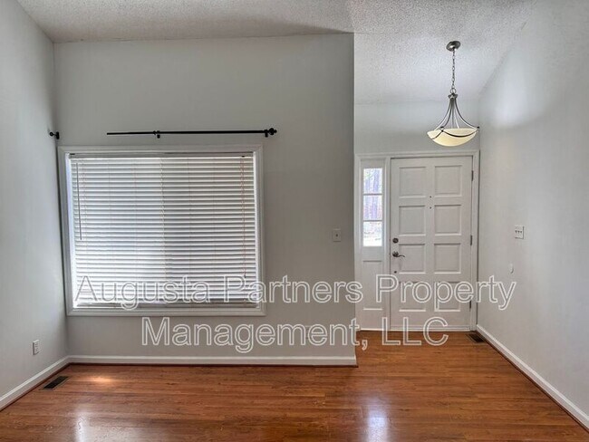 Building Photo - 133 Dresden Dr