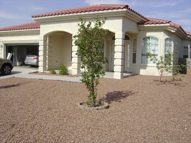Building Photo - Beautiful Custom Home in Sonoma Ranch Area