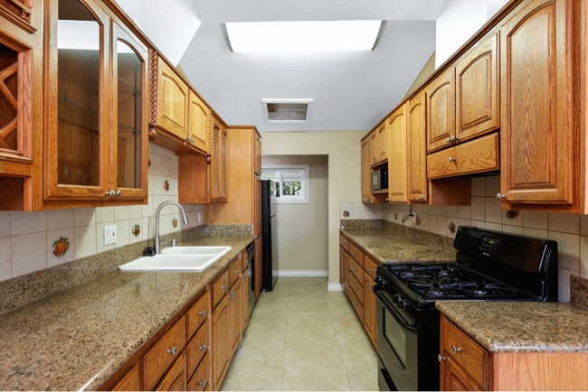 Photo - 526 N Emerald Dr House