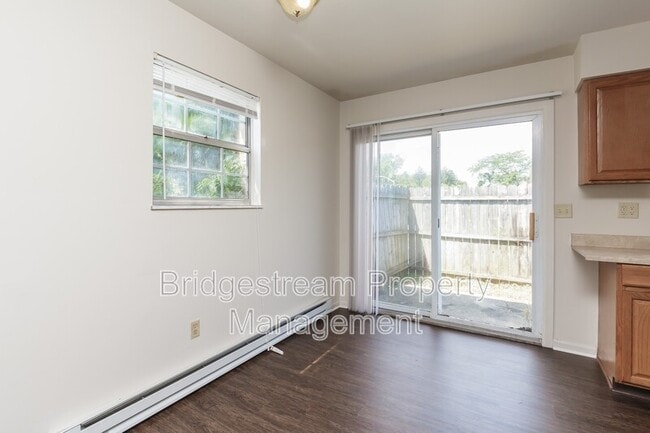 Foto del edificio - 4327 Powell Rd