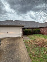 Building Photo - 3107 SW Amberwood Ave