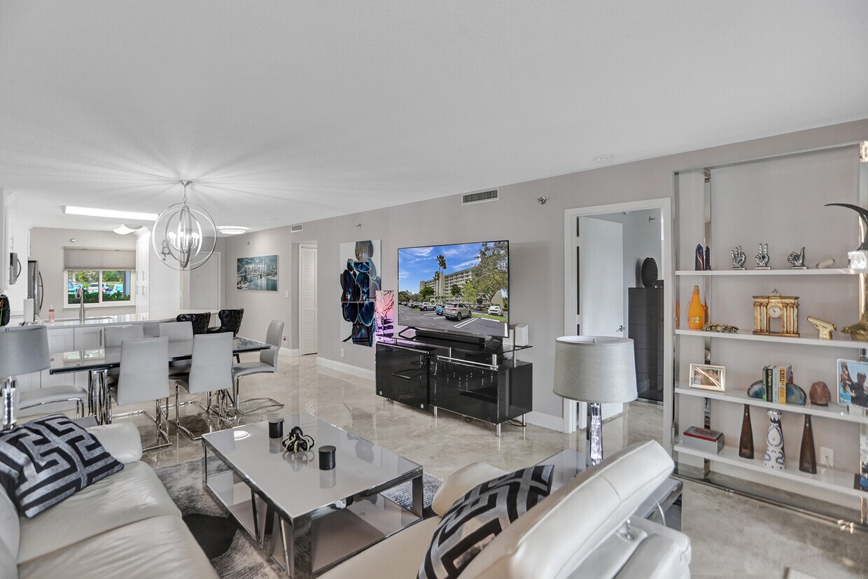 Foto principal - 2238 N Cypress Bend Dr