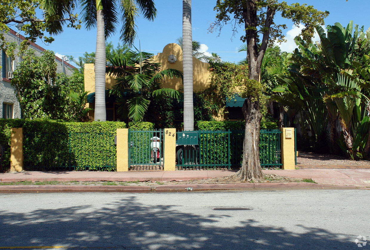 Foto principal - 824 Jefferson Ave