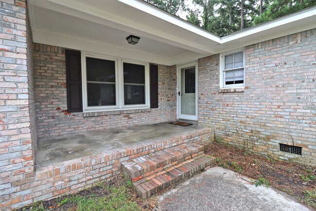 Building Photo - 10 Coatesdale Cir