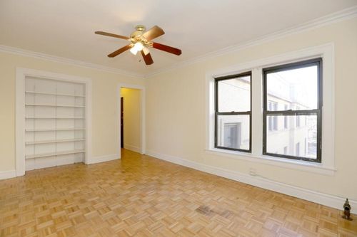 Building Photo - 701 W Brompton Ave