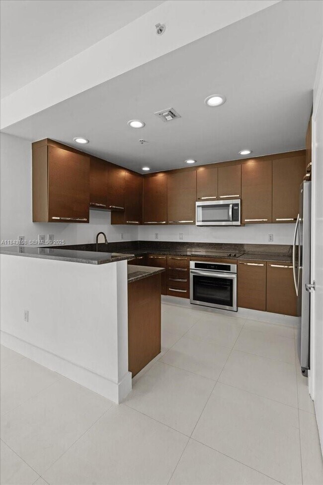 Foto del edificio - 3030 NE 188th St