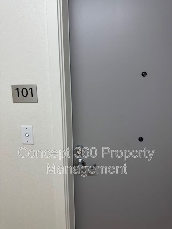 Building Photo - 226 W 87th St