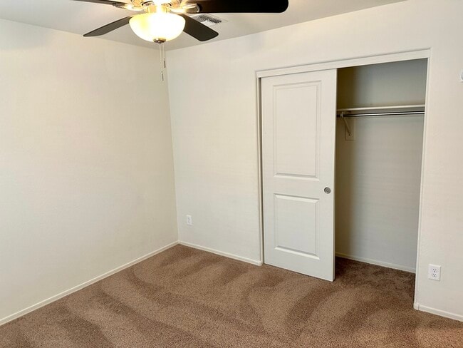 Foto del edificio - 1556 Demain Dr