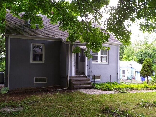 Building Photo - 156 Falls Ave