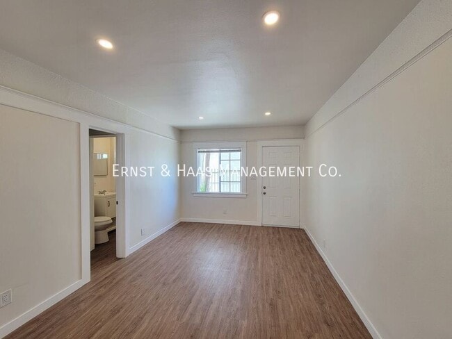 Photo - 154 E Eagle St Apartment