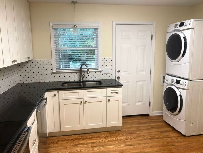 Foto del edificio - 107 Strode Cir