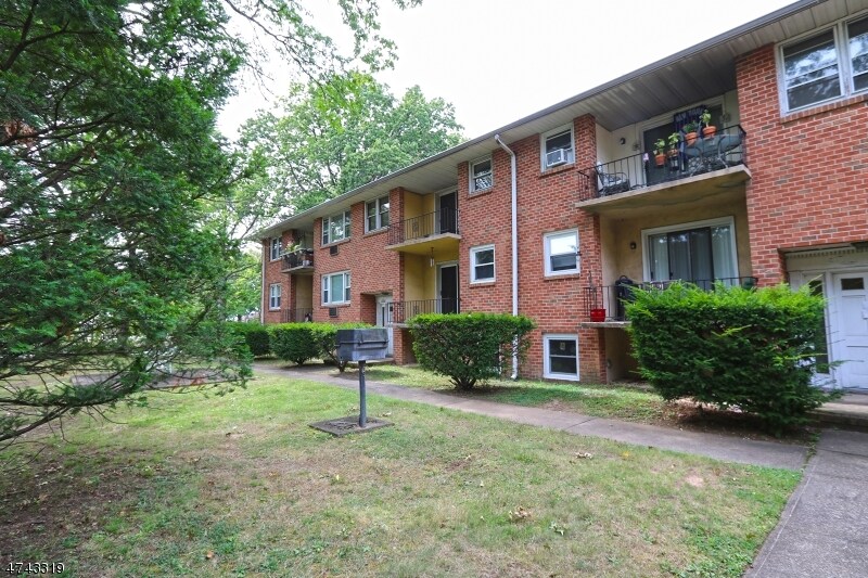 Primary Photo - 2 Westervelt Pl