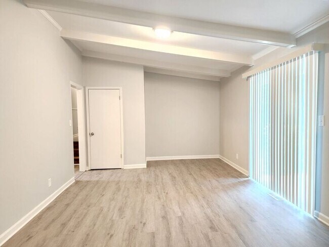 Foto del edificio - 4488 Yates Rd