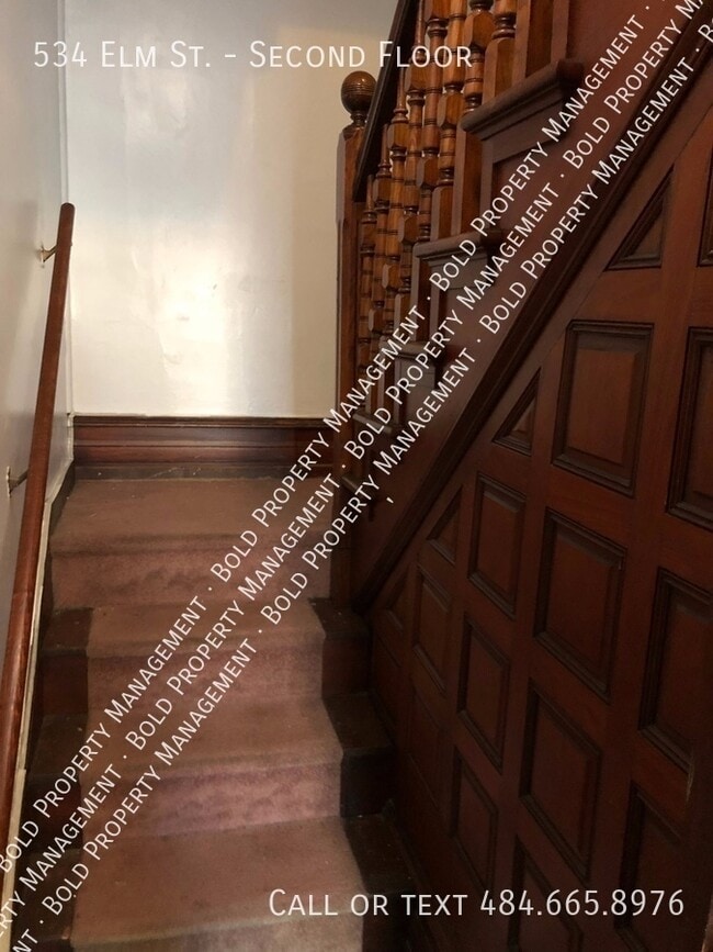 Building Photo - 534 Elm St