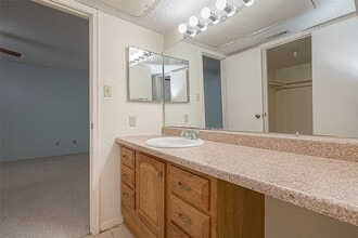 Building Photo - 2750 Holly Hall St