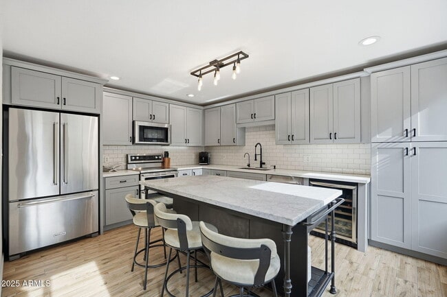 Foto del edificio - 4925 N 73rd St