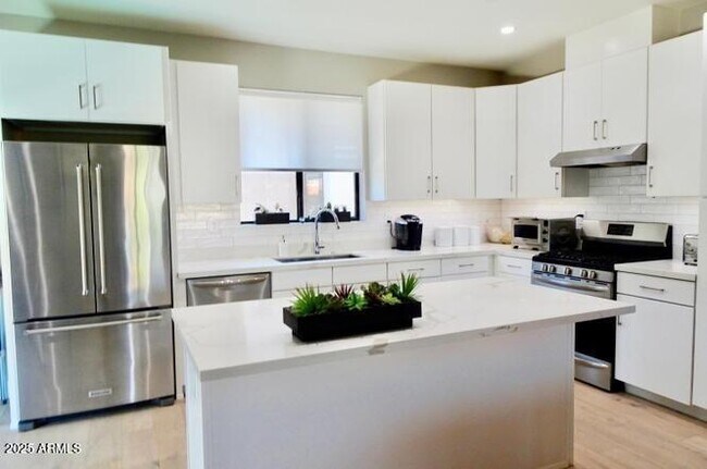 Foto del edificio - 3233 N 70th St