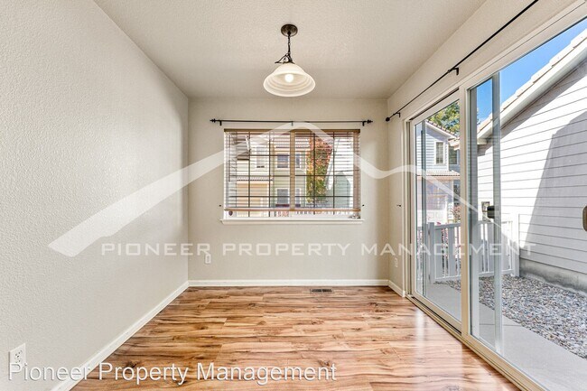 Foto del edificio - 3 br, 3 bath House - 4907 Pasadena Way