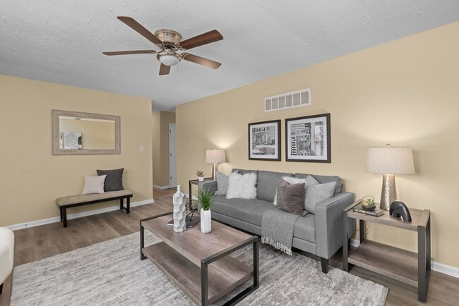 Building Photo - 615 Wren Dr