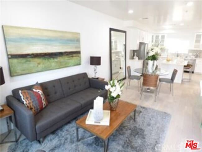 Building Photo - 1136 Queen Anne Pl