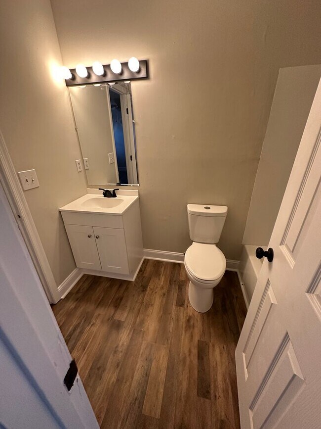 Foto del edificio - 3 Bed Large Townhome in West Ashley!