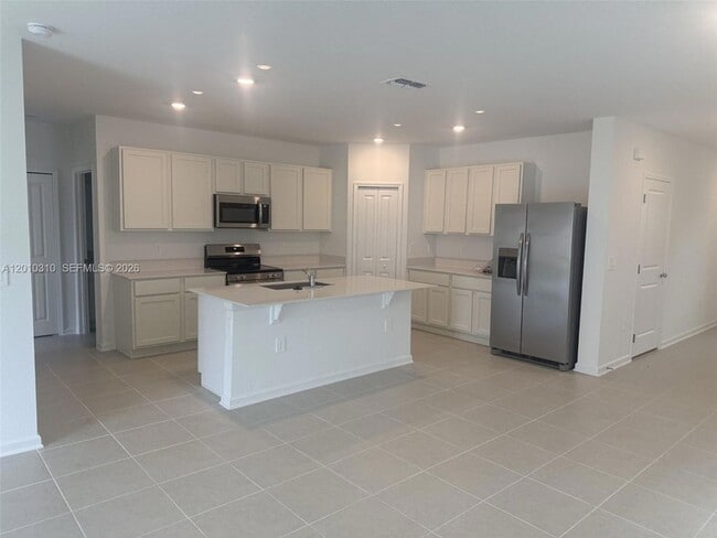 Building Photo - 5423 Meadow Walk Dr
