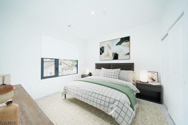 Foto del edificio - 12 River Rd