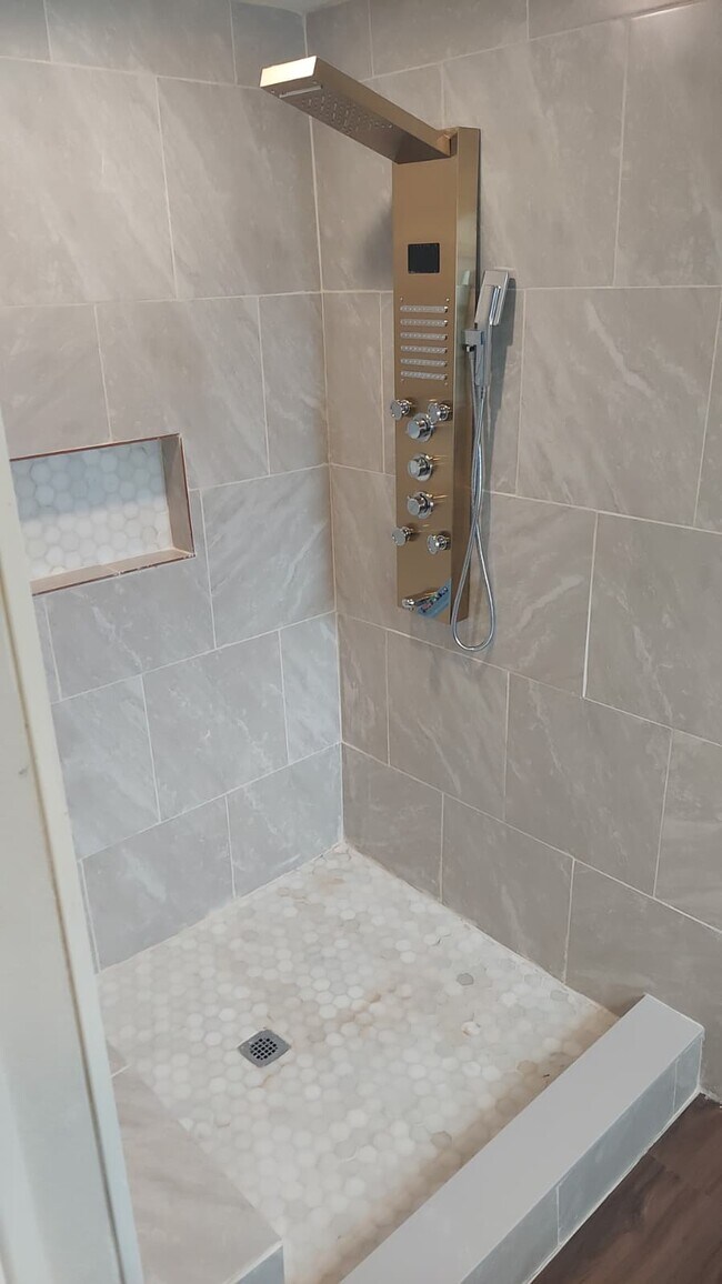 Building Photo - 1202 Anna Lee Dr