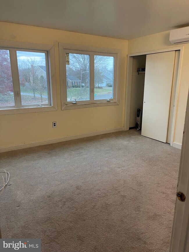 Foto del edificio - 23 Springhill Dr