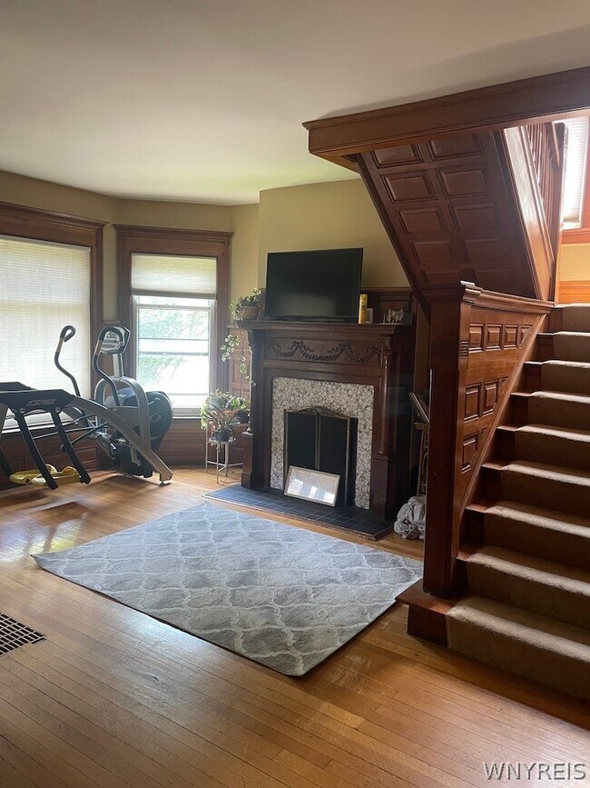 Foto del edificio - 382 Elmwood Ave